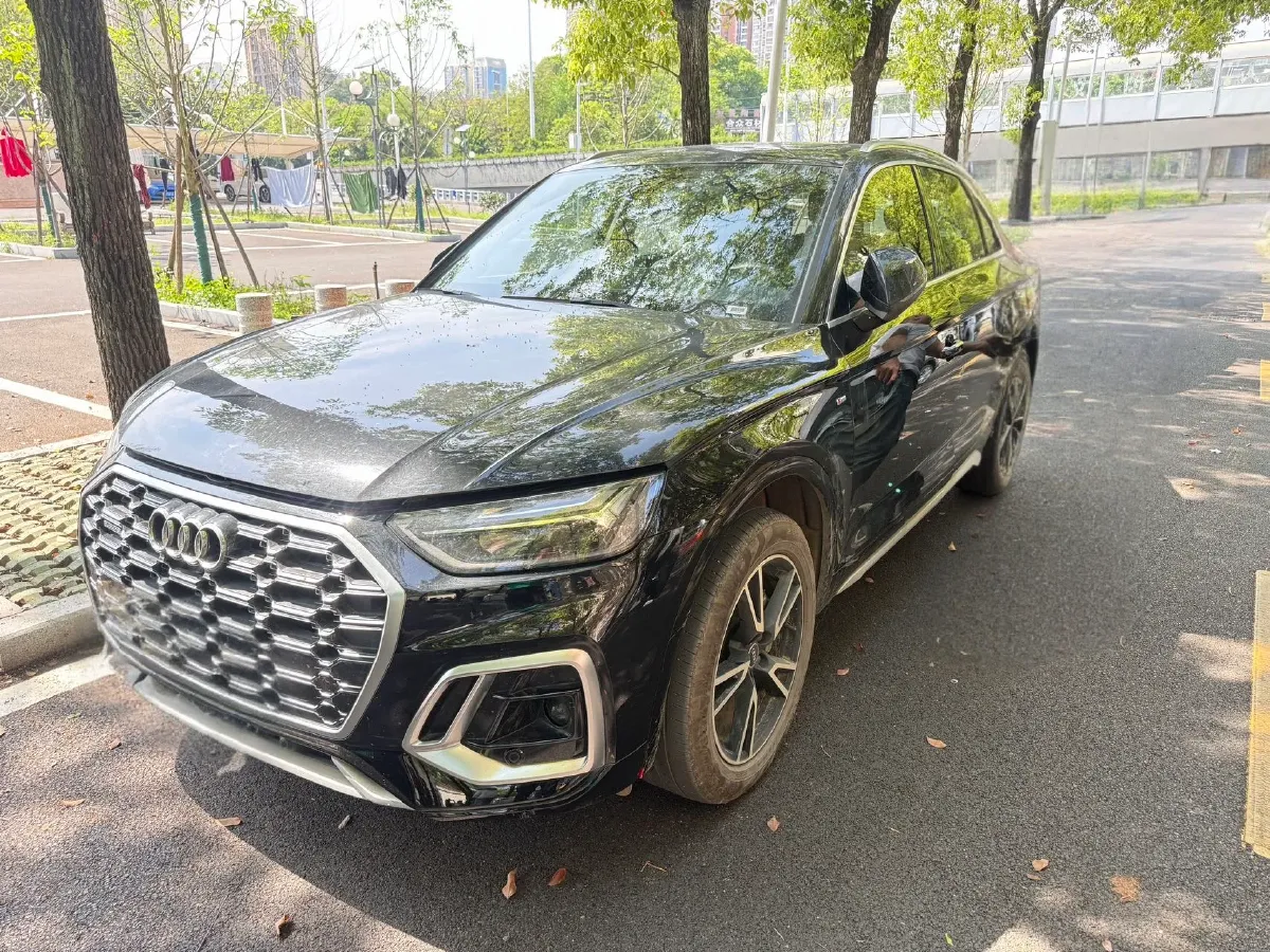 2025 Audi Q5L 2.0T 190HP L4 7DCT,autocango,china used car exporter,china ev exporter,chinese used car exporter,chinese used ev exporter