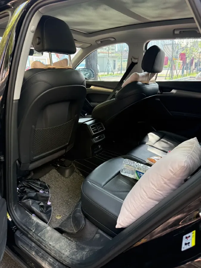 2025 Audi Q5L 2.0T 190HP L4 7DCT,autocango,china used car exporter,china ev exporter,chinese used car exporter,chinese used ev exporter