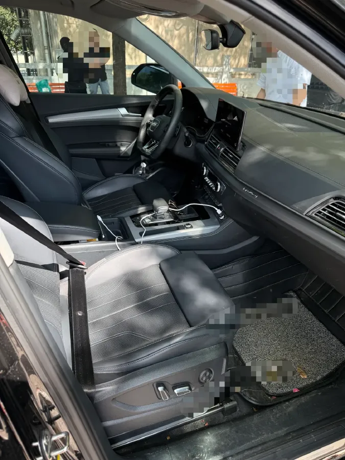 2025 Audi Q5L 2.0T 190HP L4 7DCT,autocango,china used car exporter,china ev exporter,chinese used car exporter,chinese used ev exporter