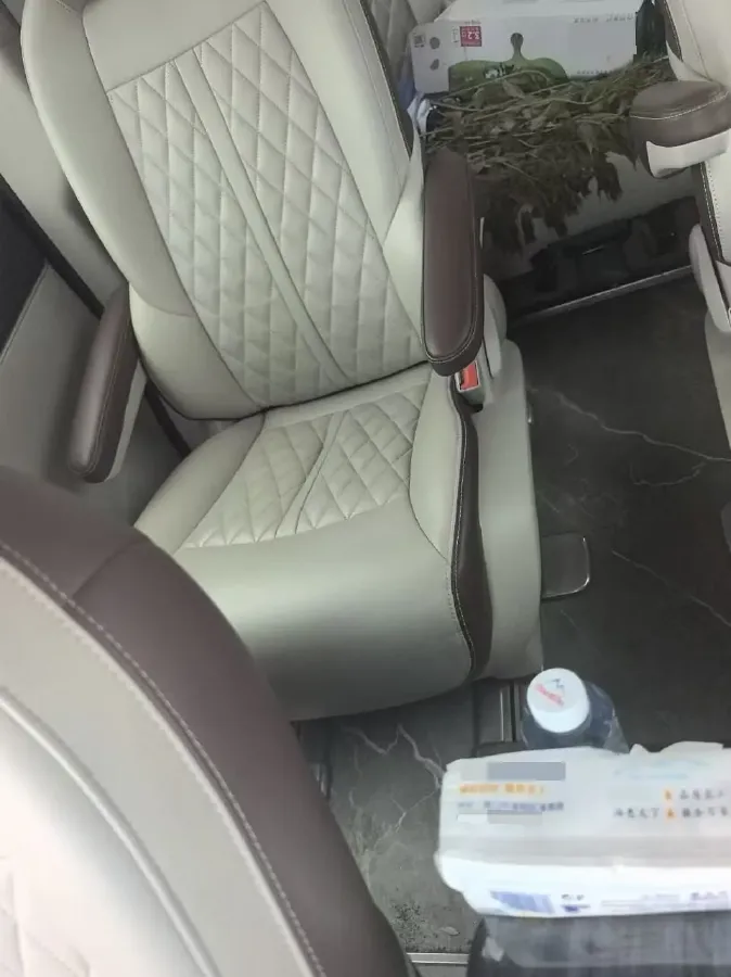 2023 Buick GL8 2.0T 237HP L4 9AT,autocango,china used car exporter,china ev exporter,chinese used car exporter,chinese used ev exporter