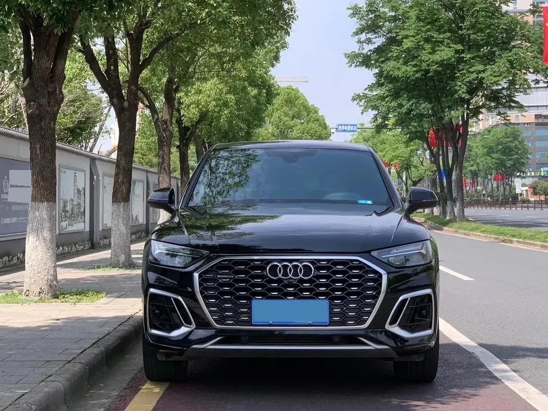 2024 Audi Q5L 2.0T 245HP L4 7DCT,autocango,china used car exporter,china ev exporter,chinese used car exporter,chinese used ev exporter