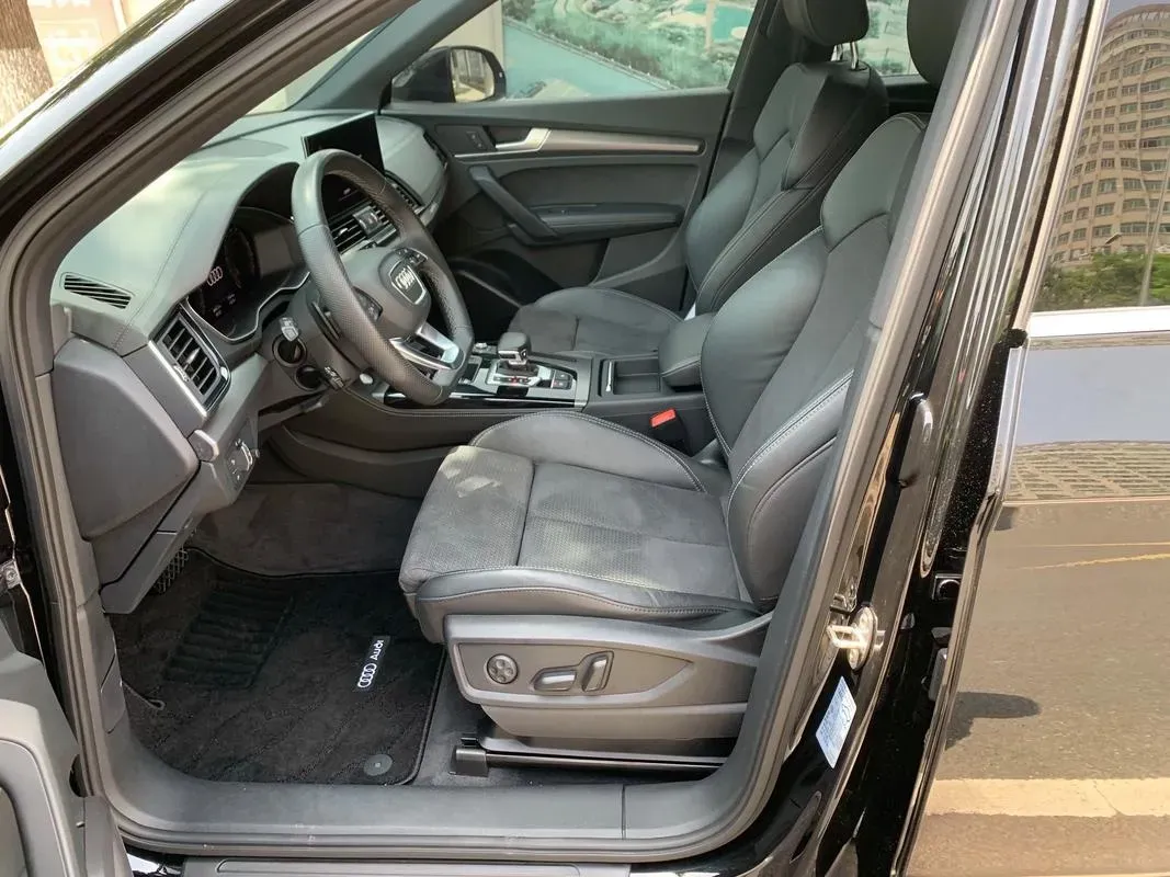 2024 Audi Q5L 2.0T 245HP L4 7DCT,autocango,china used car exporter,china ev exporter,chinese used car exporter,chinese used ev exporter