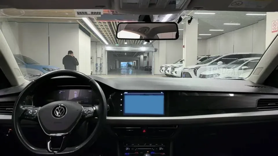 2022 Volkswagen T-Roc 1.4T 150HP L4 7DCT,autocango,china used car exporter,china ev exporter,chinese used car exporter,chinese used ev exporter