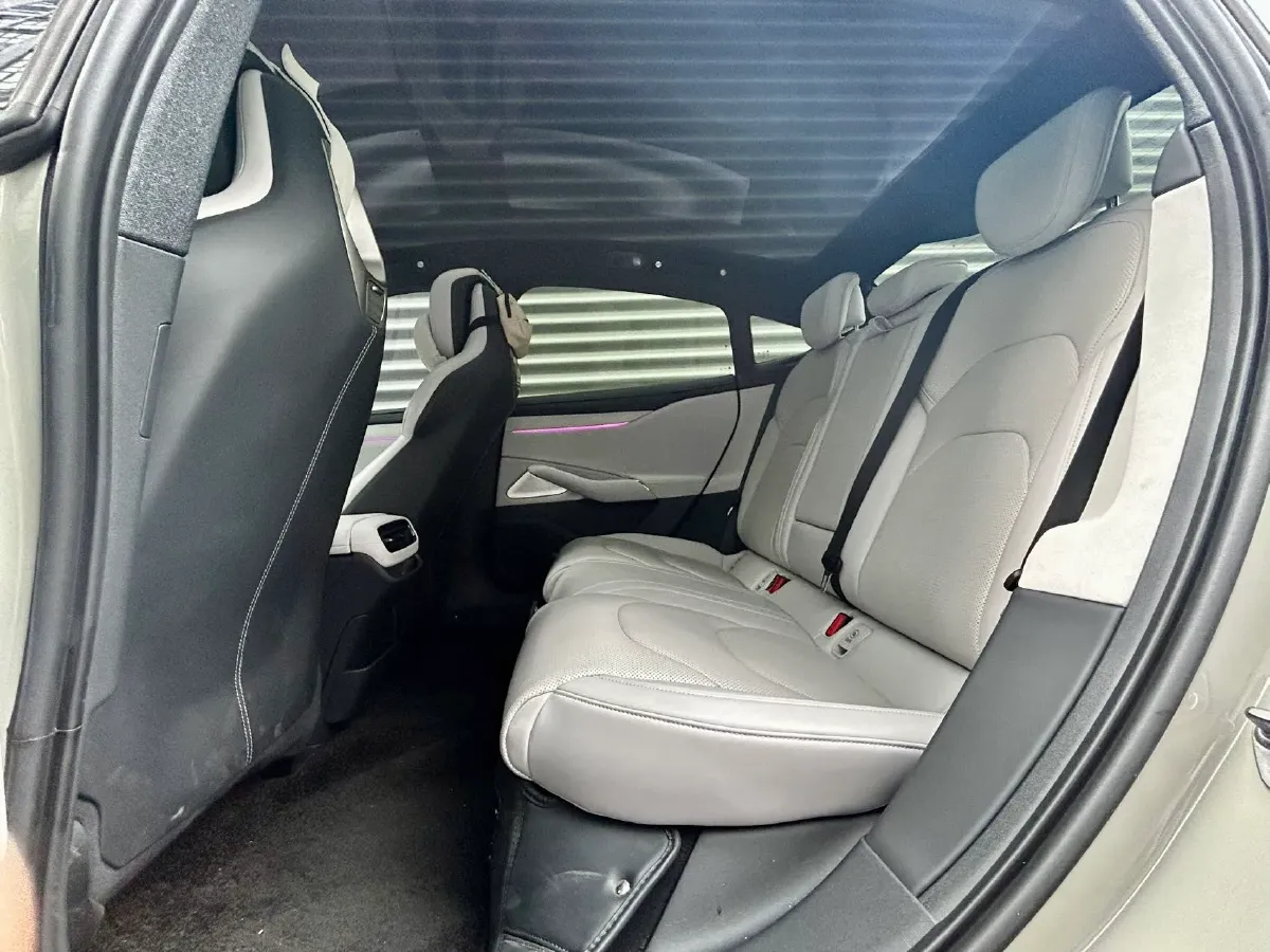 2024 MI SU7 BEV 73.6KWH,autocango,china used car exporter,china ev exporter,chinese used car exporter,chinese used ev exporter