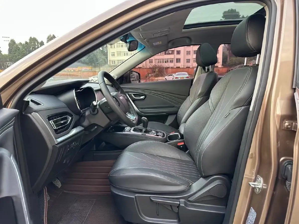 2018 SWM X7 1.8L 137HP L4 5MT,autocango,china used car exporter,china ev exporter,chinese used car exporter,chinese used ev exporter