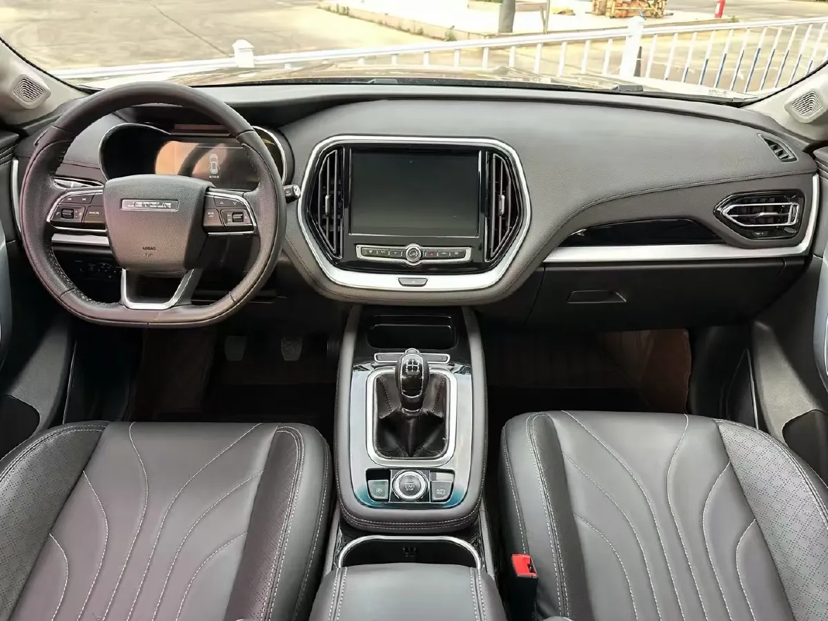 2018 SWM X7 1.8L 137HP L4 5MT,autocango,china used car exporter,china ev exporter,chinese used car exporter,chinese used ev exporter