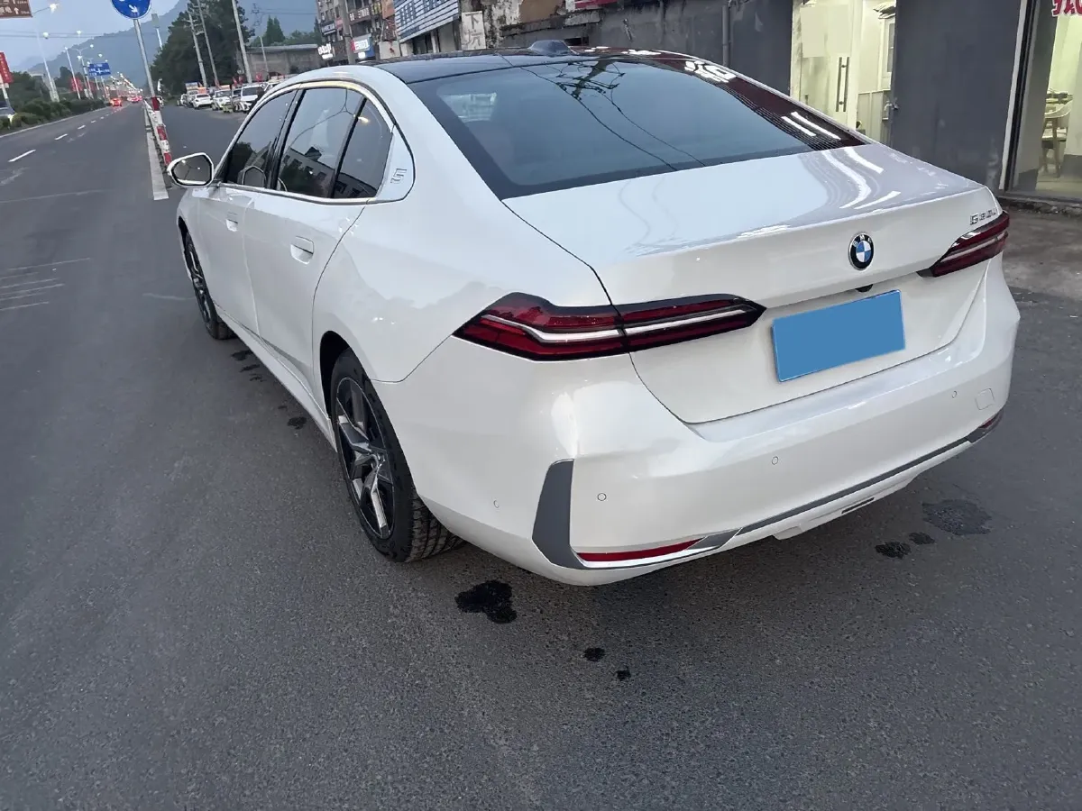 2024 BMW 5 Series 2.0T 258HP L4 8AT,autocango,china used car exporter,china ev exporter,chinese used car exporter,chinese used ev exporter