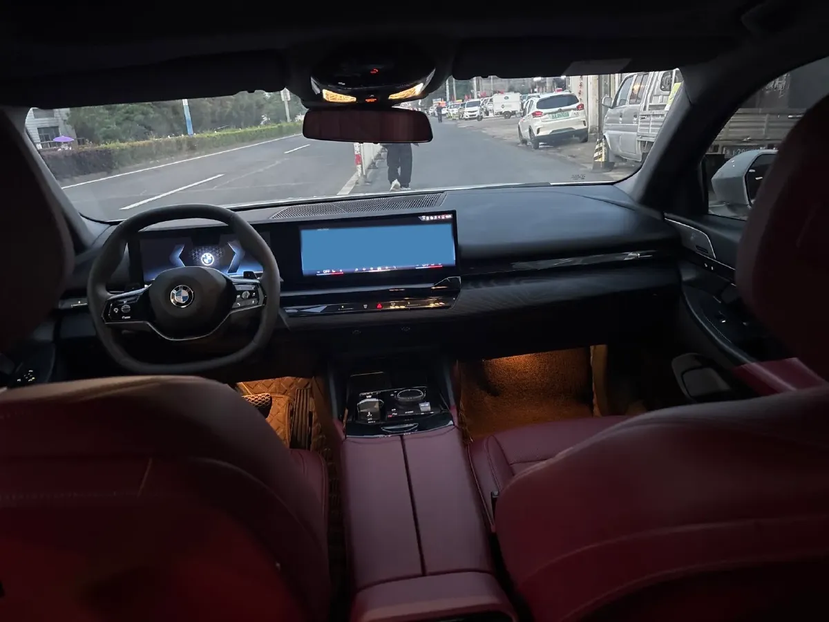 2024 BMW 5 Series 2.0T 258HP L4 8AT,autocango,china used car exporter,china ev exporter,chinese used car exporter,chinese used ev exporter