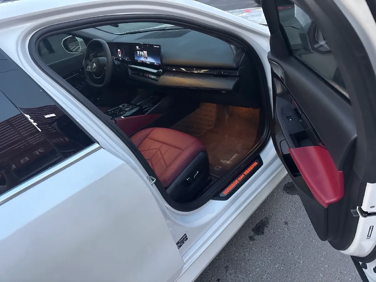 2024 BMW 5 Series 2.0T 258HP L4 8AT,autocango,china used car exporter,china ev exporter,chinese used car exporter,chinese used ev exporter