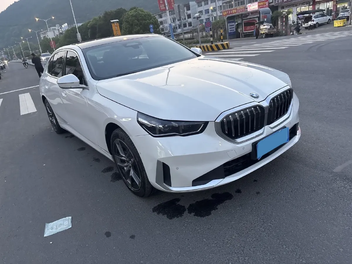2024 BMW 5 Series 2.0T 258HP L4 8AT,autocango,china used car exporter,china ev exporter,chinese used car exporter,chinese used ev exporter