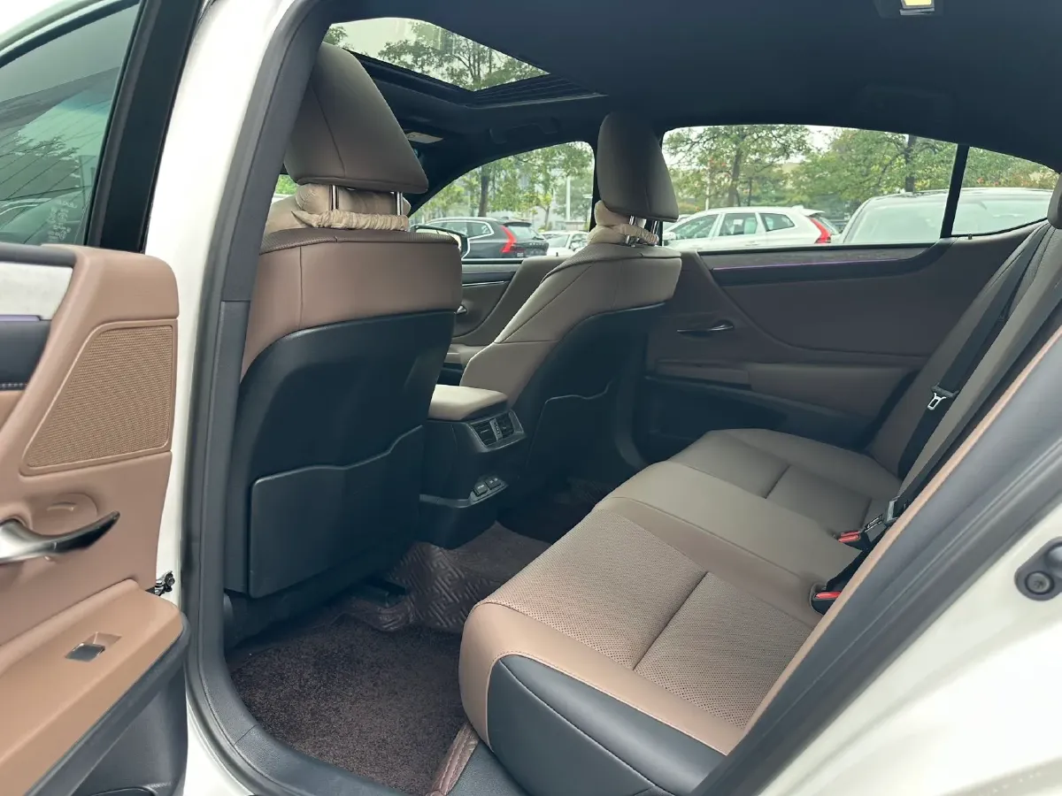 2025 Lexus ES 2.0L 173HP L4 CVT,autocango,china used car exporter,china ev exporter,chinese used car exporter,chinese used ev exporter