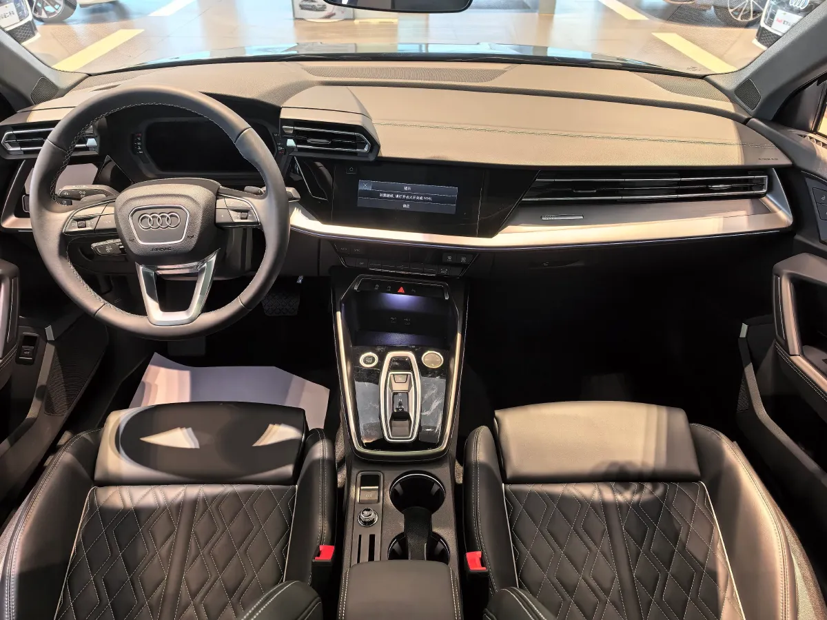 2025 Audi A3 1.5T 160HP L4 7DCT,autocango,china used car exporter,china ev exporter,chinese used car exporter,chinese used ev exporter