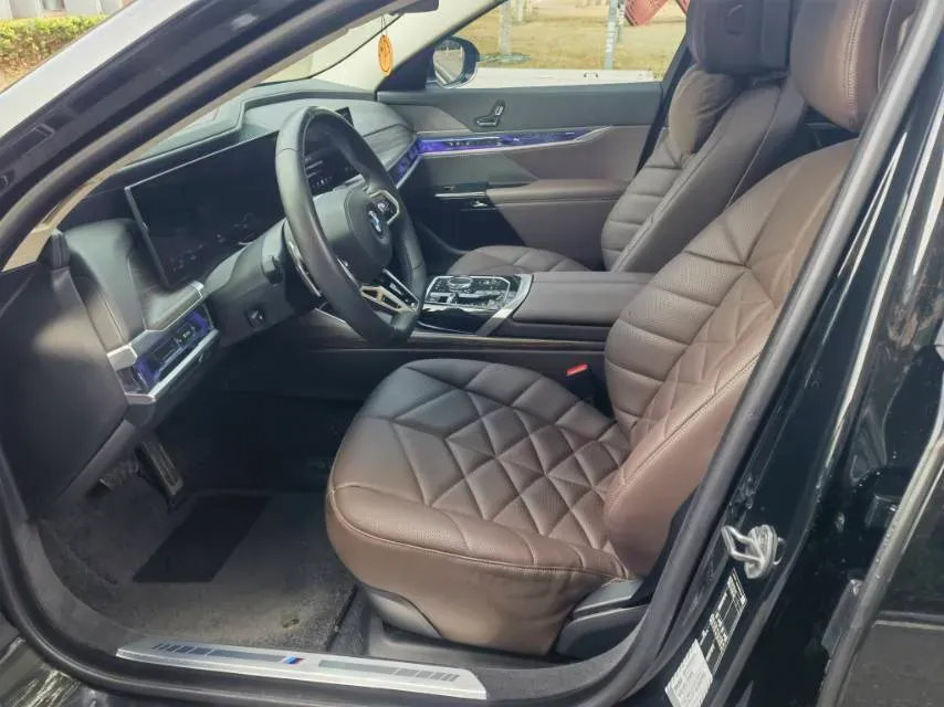 2023 BMW 7 Series 3.0T 272HP L6 8AT,autocango,china used car exporter,china ev exporter,chinese used car exporter,chinese used ev exporter