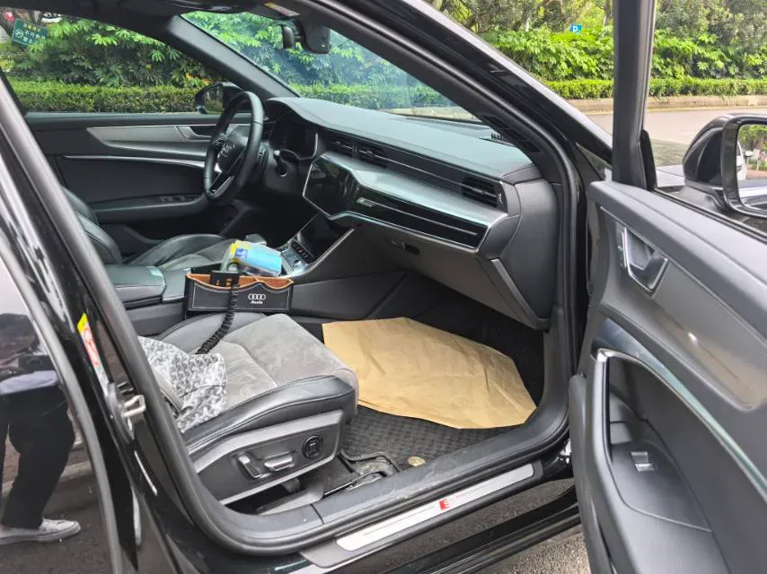 2023 Audi A6L 2.0T 245HP L4 7DCT,autocango,china used car exporter,china ev exporter,chinese used car exporter,chinese used ev exporter