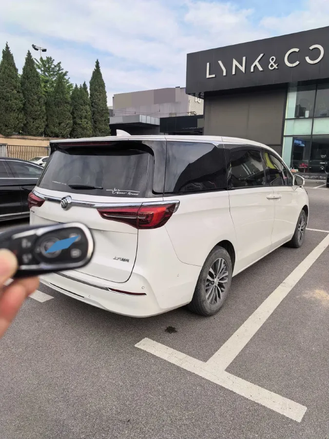 2022 Buick GL8 2.0T 237HP L4 9AT,autocango,china used car exporter,china ev exporter,chinese used car exporter,chinese used ev exporter