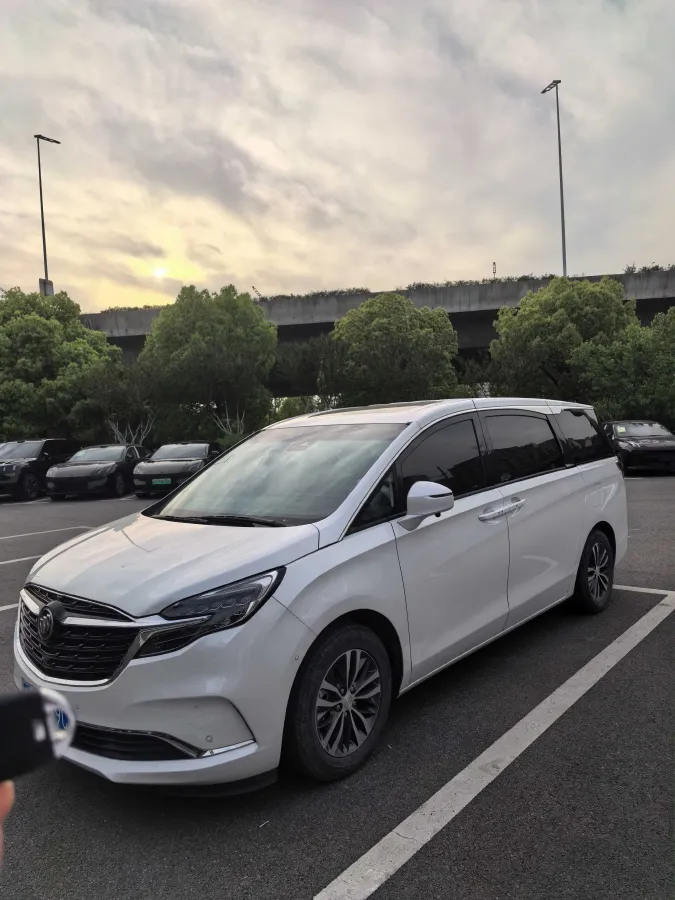 2022 Buick GL8 2.0T 237HP L4 9AT,autocango,china used car exporter,china ev exporter,chinese used car exporter,chinese used ev exporter