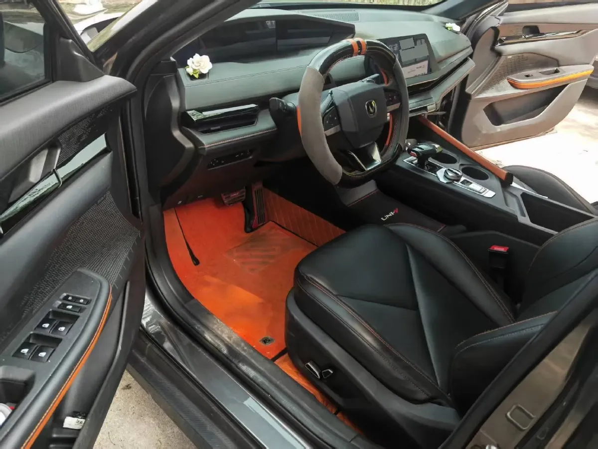 2022 ChangAn UNI-V 1.5T 188HP L4 7DCT,autocango,china used car exporter,china ev exporter,chinese used car exporter,chinese used ev exporter