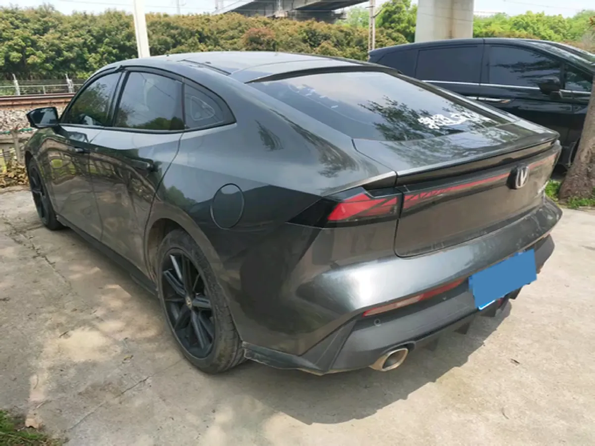 2022 ChangAn UNI-V 1.5T 188HP L4 7DCT,autocango,china used car exporter,china ev exporter,chinese used car exporter,chinese used ev exporter