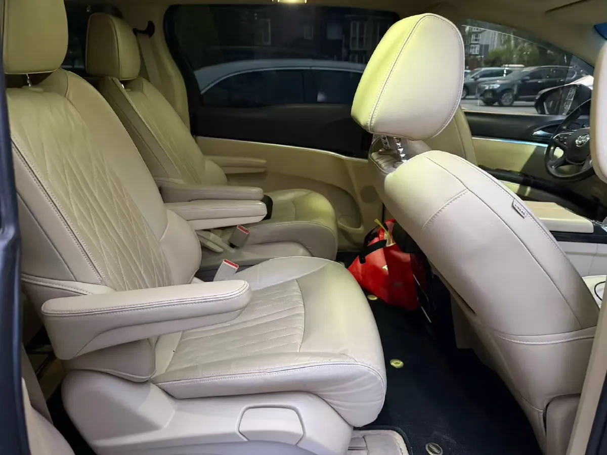 2023 Buick GL8 2.0T 237HP L4 9AT,autocango,china used car exporter,china ev exporter,chinese used car exporter,chinese used ev exporter