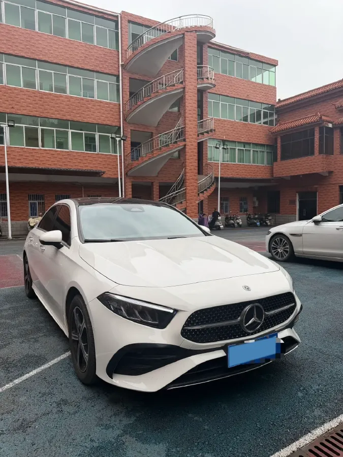 2024 Mercedes-Benz A Class 1.3T 163HP L4 7DCT,autocango,china used car exporter,china ev exporter,chinese used car exporter,chinese used ev exporter