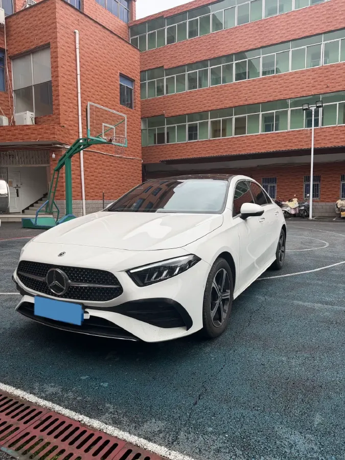 2024 Mercedes-Benz A Class 1.3T 163HP L4 7DCT,autocango,china used car exporter,china ev exporter,chinese used car exporter,chinese used ev exporter