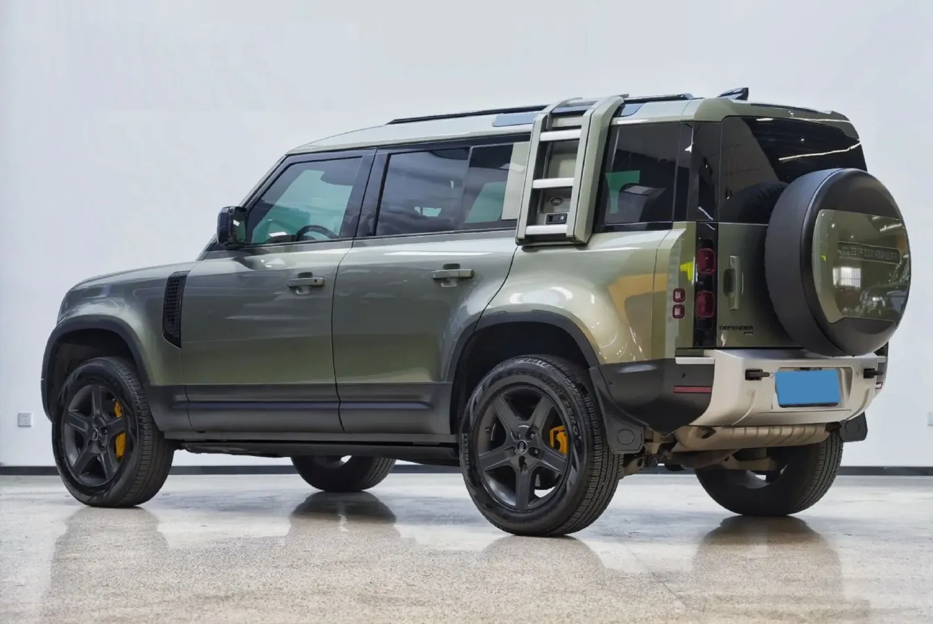 2020 Land Rover Defender 3.0T 400HP L6 8AT,autocango,china used car exporter,china ev exporter,chinese used car exporter,chinese used ev exporter