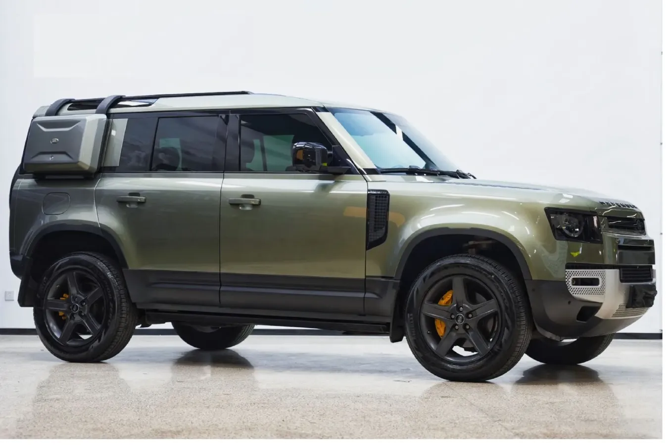 2020 Land Rover Defender 3.0T 400HP L6 8AT,autocango,china used car exporter,china ev exporter,chinese used car exporter,chinese used ev exporter