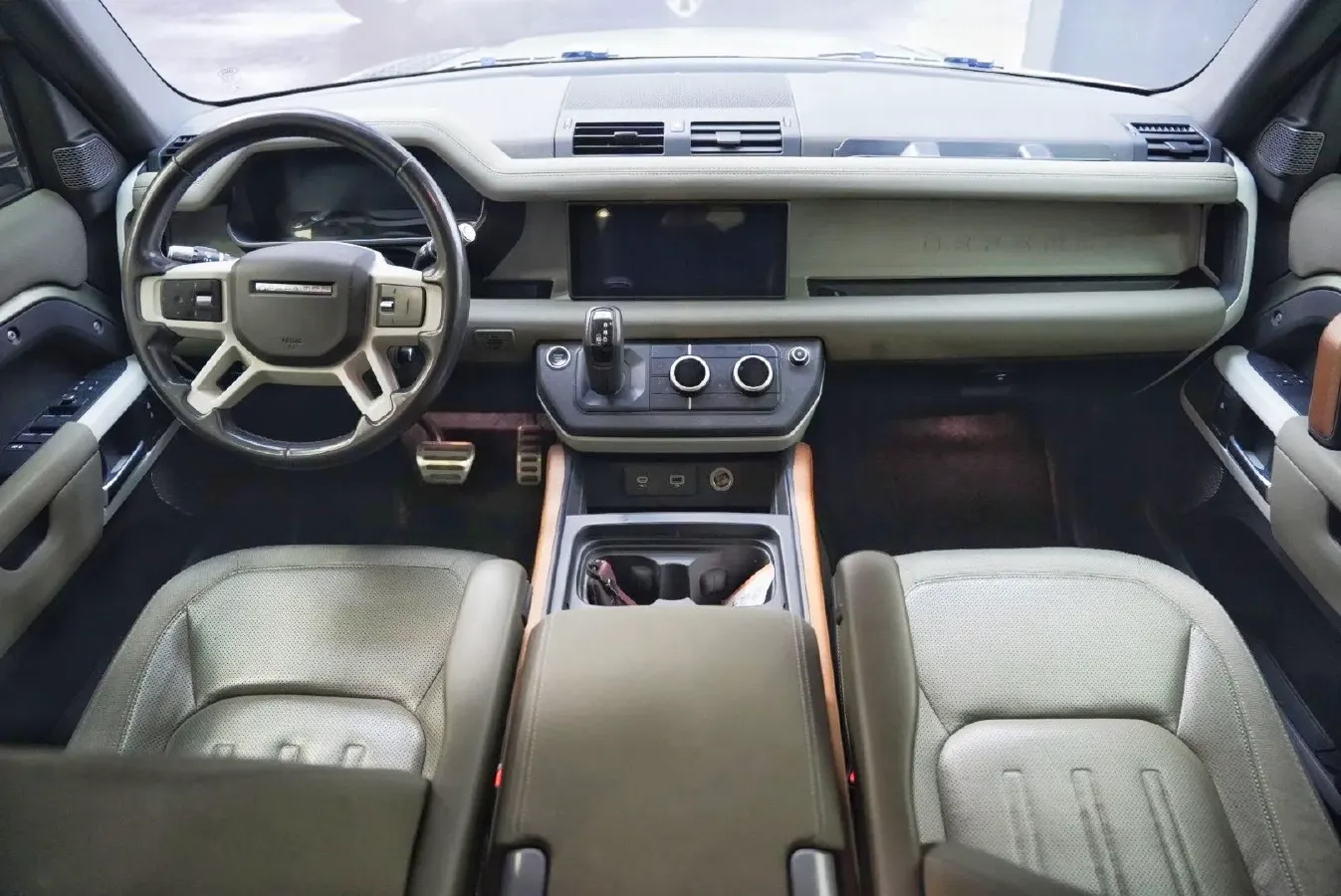 2020 Land Rover Defender 3.0T 400HP L6 8AT,autocango,china used car exporter,china ev exporter,chinese used car exporter,chinese used ev exporter