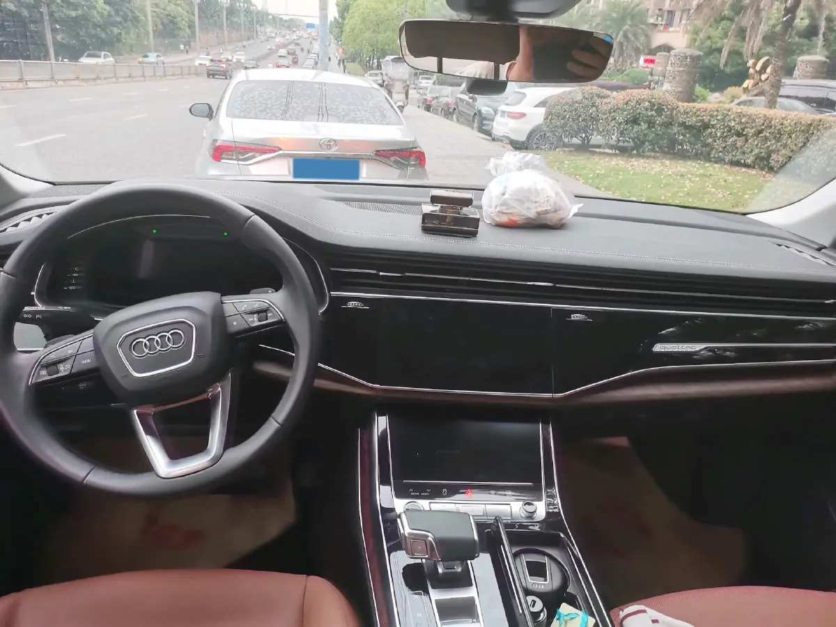 2023 Audi Q7 2.0T 265HP L4 8AT,autocango,china used car exporter,china ev exporter,chinese used car exporter,chinese used ev exporter