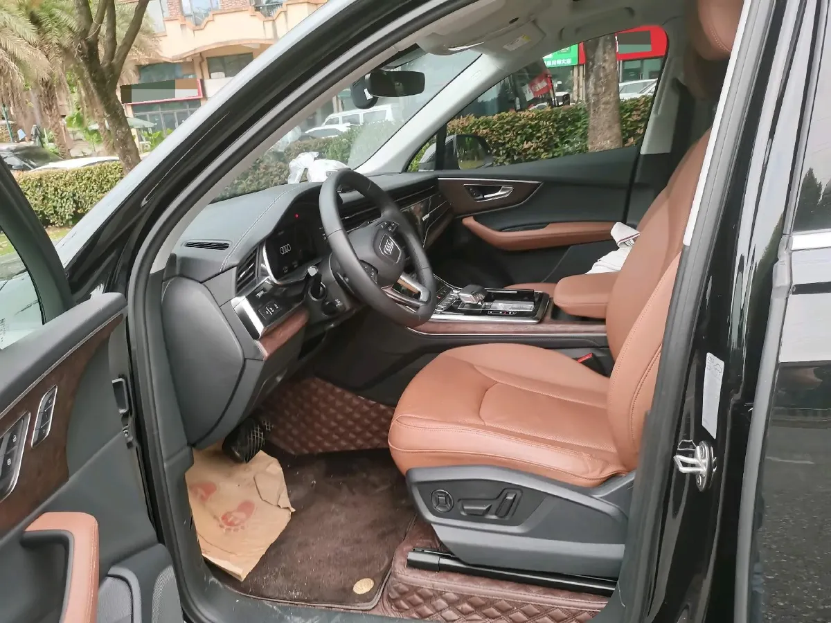 2023 Audi Q7 2.0T 265HP L4 8AT,autocango,china used car exporter,china ev exporter,chinese used car exporter,chinese used ev exporter