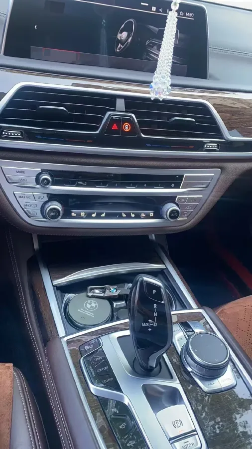 2019 BMW 7 Series 3.0T 340HP L6 8AT,autocango,china used car exporter,china ev exporter,chinese used car exporter,chinese used ev exporter