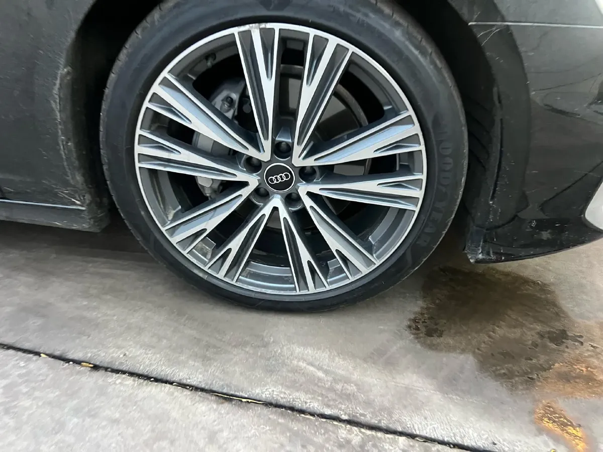 2022 Audi A6L 2.0T 224HP L4 7DCT,autocango,china used car exporter,china ev exporter,chinese used car exporter,chinese used ev exporter