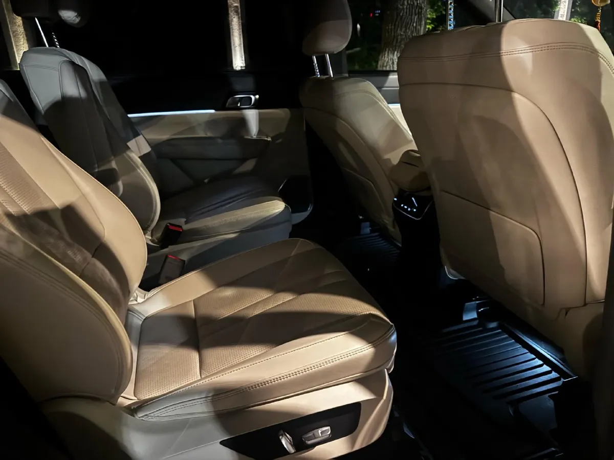 2021 Li ONE Range Extended 131HP REEV 40.5KWH,autocango,china used car exporter,china ev exporter,chinese used car exporter,chinese used ev exporter