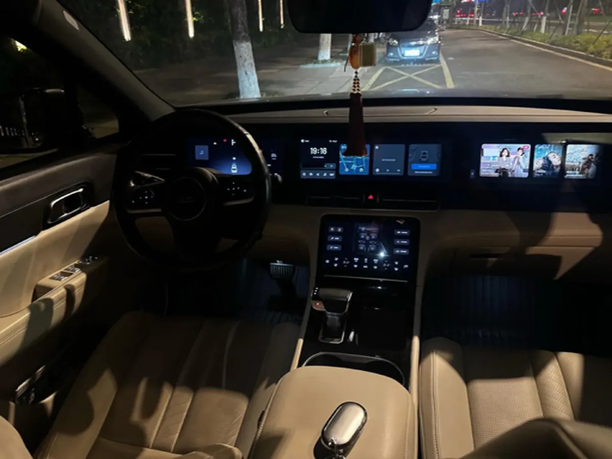 2021 Li ONE Range Extended 131HP REEV 40.5KWH,autocango,china used car exporter,china ev exporter,chinese used car exporter,chinese used ev exporter