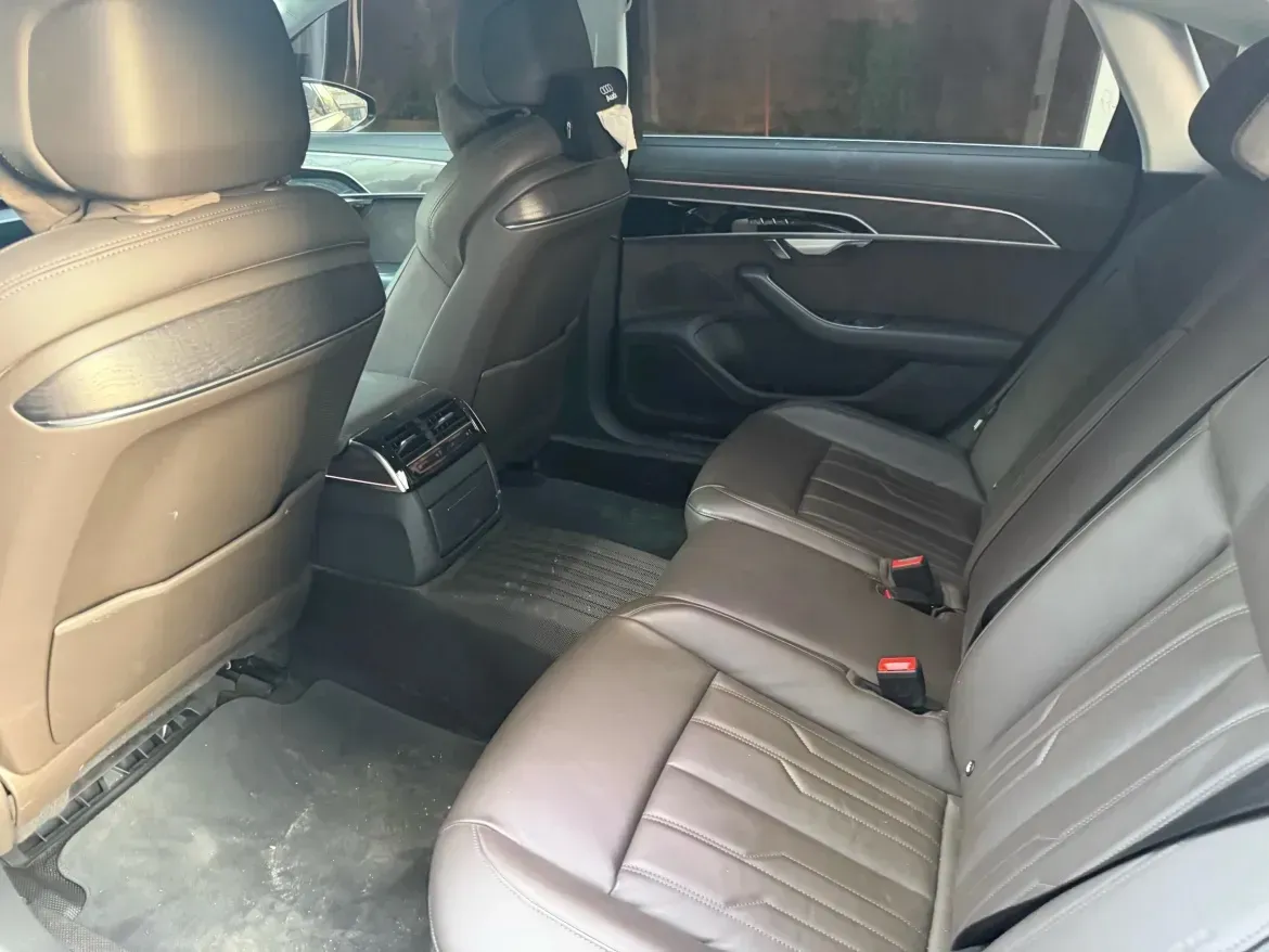 2025 Audi A8 2.0T 265HP L4 8AT,autocango,china used car exporter,china ev exporter,chinese used car exporter,chinese used ev exporter