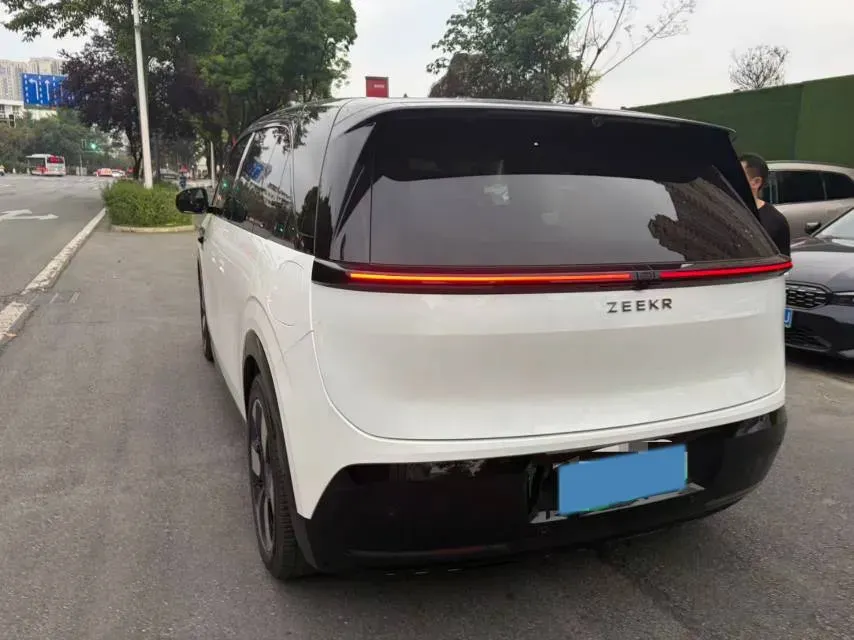 2025 Zeekr MIX BEV 102KWH,autocango,china used car exporter,china ev exporter,chinese used car exporter,chinese used ev exporter