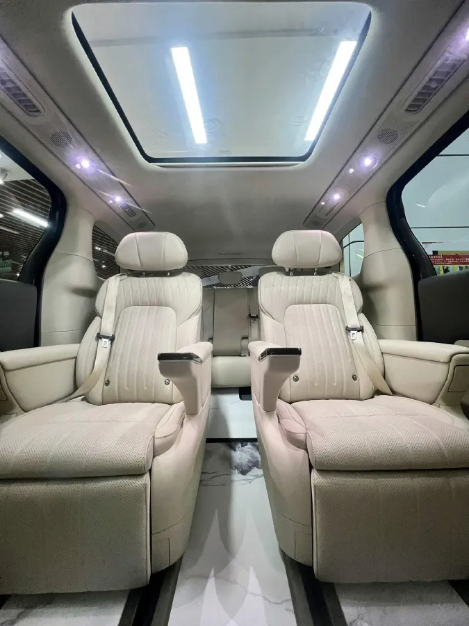 2025 Voyah Dream 1.5T 150HP L4 PHEV 41.7KWH,autocango,china used car exporter,china ev exporter,chinese used car exporter,chinese used ev exporter