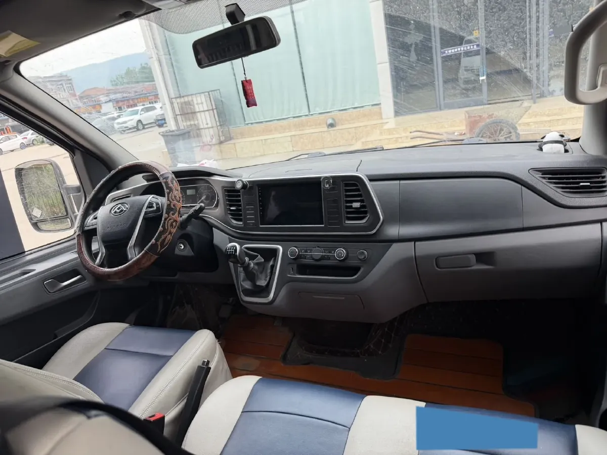 2024 MAXUS XinTu V80 2.0T 147HP L4 6MT,autocango,china used car exporter,china ev exporter,chinese used car exporter,chinese used ev exporter