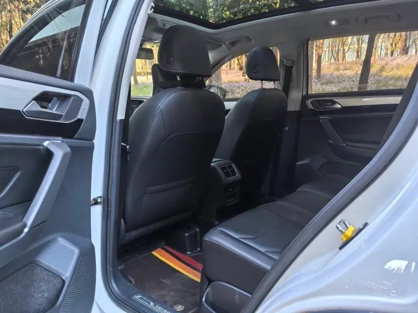 2019 Jeep Cherokee 2.0T 234HP L4 9AT,autocango,china used car exporter,china ev exporter,chinese used car exporter,chinese used ev exporter