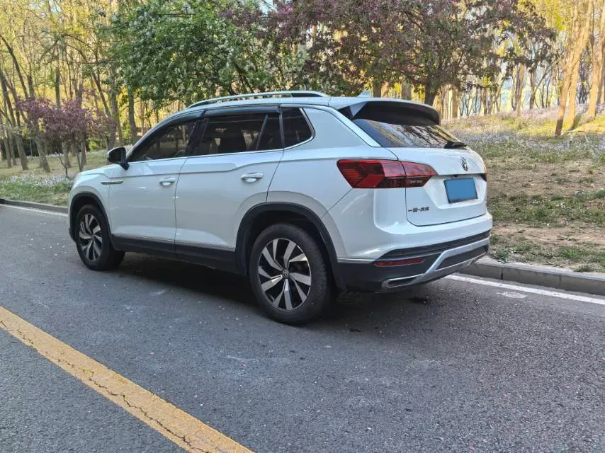 2019 Jeep Cherokee 2.0T 234HP L4 9AT,autocango,china used car exporter,china ev exporter,chinese used car exporter,chinese used ev exporter