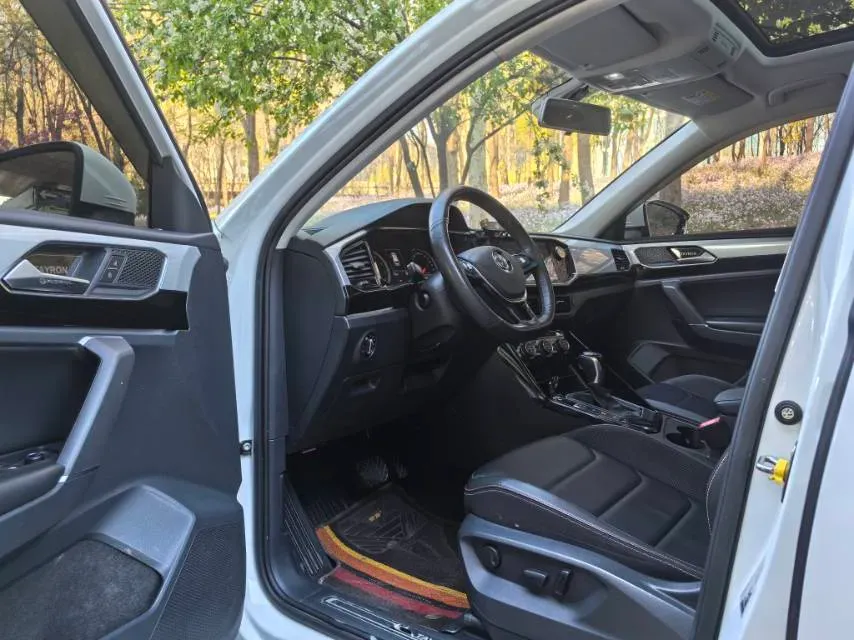 2019 Jeep Cherokee 2.0T 234HP L4 9AT,autocango,china used car exporter,china ev exporter,chinese used car exporter,chinese used ev exporter