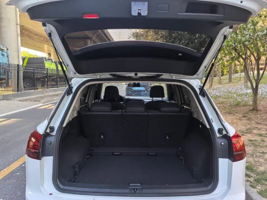 2019 Jeep Cherokee 2.0T 234HP L4 9AT,autocango,china used car exporter,china ev exporter,chinese used car exporter,chinese used ev exporter