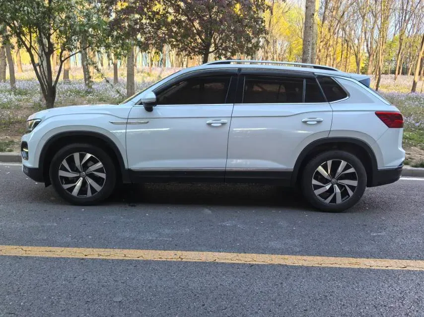 2019 Jeep Cherokee 2.0T 234HP L4 9AT,autocango,china used car exporter,china ev exporter,chinese used car exporter,chinese used ev exporter