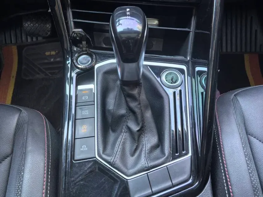 2019 Jeep Cherokee 2.0T 234HP L4 9AT,autocango,china used car exporter,china ev exporter,chinese used car exporter,chinese used ev exporter