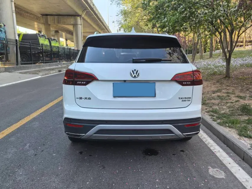 2019 Jeep Cherokee 2.0T 234HP L4 9AT,autocango,china used car exporter,china ev exporter,chinese used car exporter,chinese used ev exporter