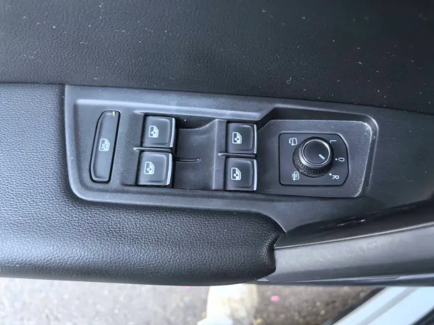 2019 Jeep Cherokee 2.0T 234HP L4 9AT,autocango,china used car exporter,china ev exporter,chinese used car exporter,chinese used ev exporter