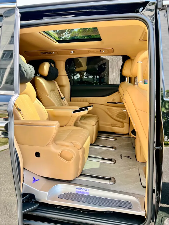 2025 Voyah Dream 1.5T 150HP L4 PHEV 41.7KWH,autocango,china used car exporter,china ev exporter,chinese used car exporter,chinese used ev exporter