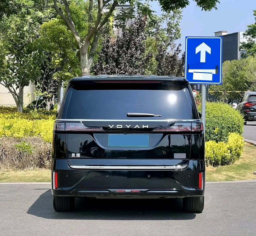 2025 Voyah Dream 1.5T 150HP L4 PHEV 41.7KWH,autocango,china used car exporter,china ev exporter,chinese used car exporter,chinese used ev exporter