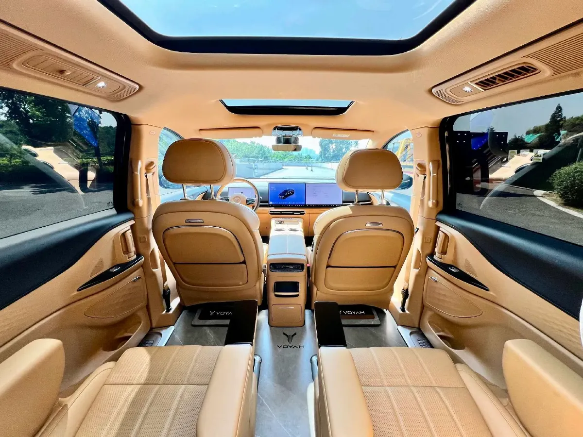 2025 Voyah Dream 1.5T 150HP L4 PHEV 41.7KWH,autocango,china used car exporter,china ev exporter,chinese used car exporter,chinese used ev exporter