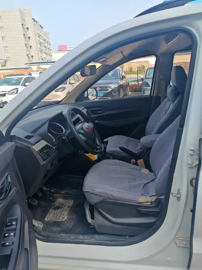 2021 WuLing RongGuang New Truck 1.5L 99HP L4 5MT,autocango,china used car exporter,china ev exporter,chinese used car exporter,chinese used ev exporter